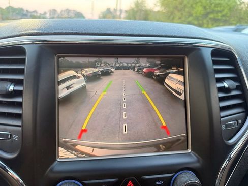 Used 2014 Jeep Grand Cherokee Limited w/ Luxury Group II image 28