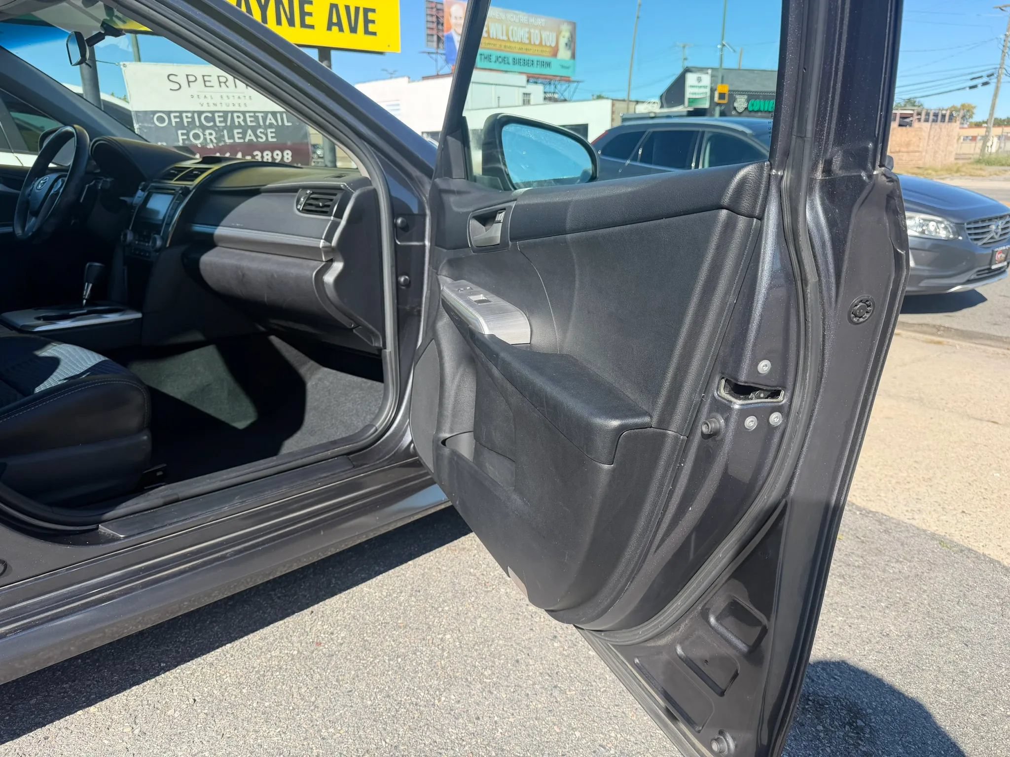 Used 2012 Toyota Camry SE FWD image 6