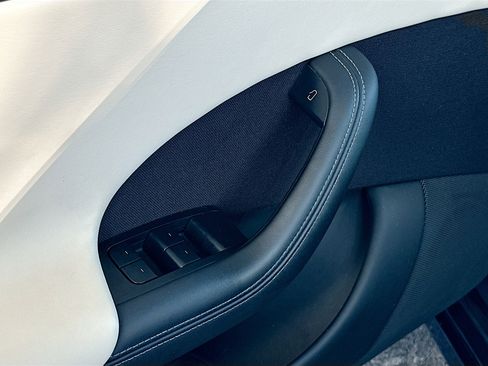 Used 2022 Tesla Model S image 17