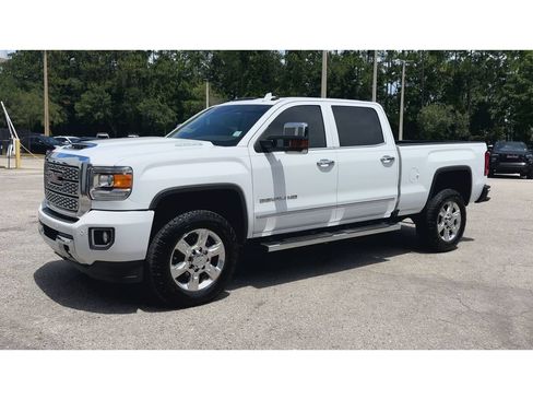 Certified 2019 GMC Sierra 2500 Denali w/ Duramax Plus Package AWD/4WD image 5