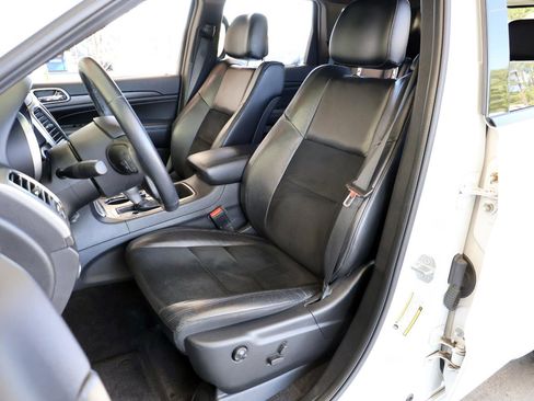 Used 2018 Jeep Grand Cherokee Altitude image 14