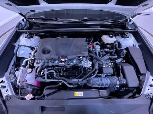Used 2025 Toyota Camry XLE FWD image 11