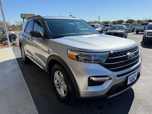 Used 2023 Ford Explorer XLT w/ Equipment Group 202A RWD image 5