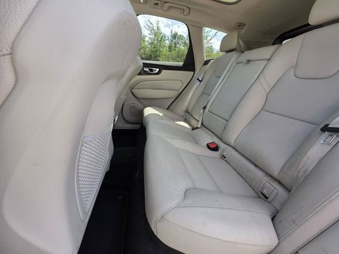 Used 2022 Volvo XC60 B5 Momentum AWD/4WD image 9