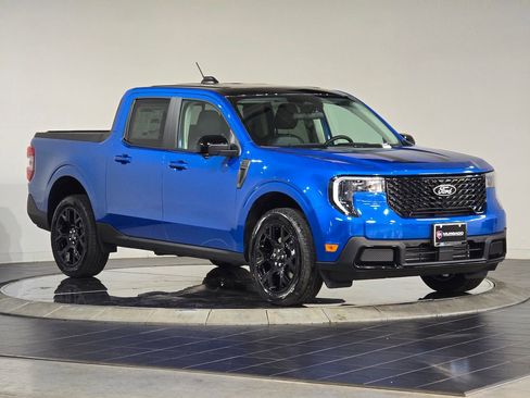 New 2025 Ford Maverick Lariat w/ Black Appearance Package image 2