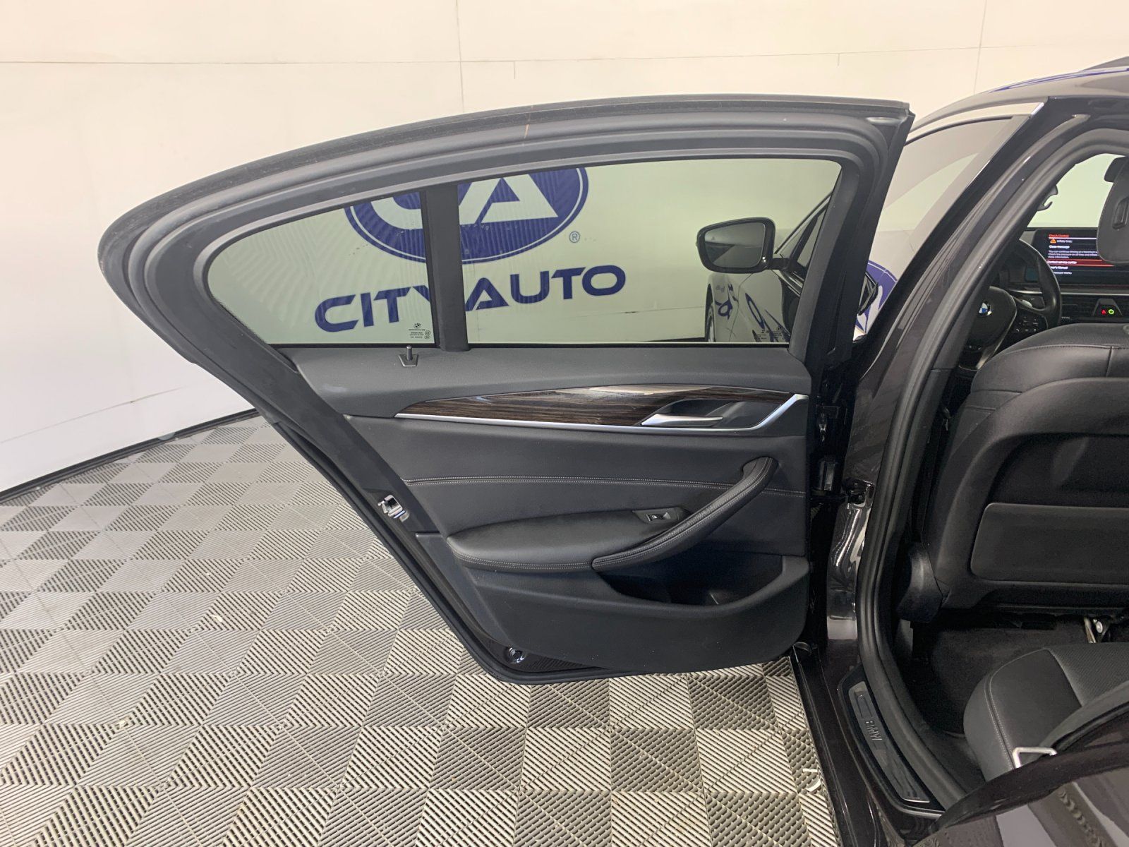Used 2021 BMW 530i xDrive w/ Convenience Package AWD/4WD image 27