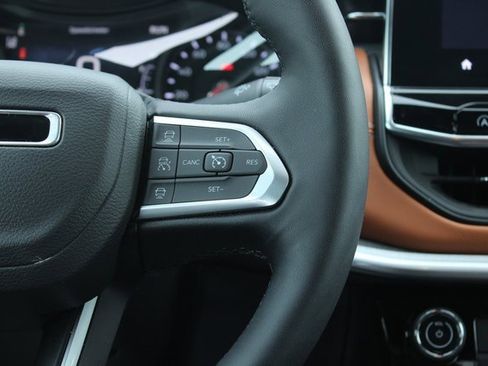 Used 2024 Jeep Compass Limited image 25