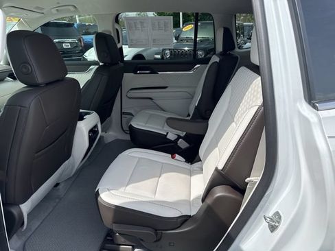 Used 2025 GMC Acadia Denali FWD image 18