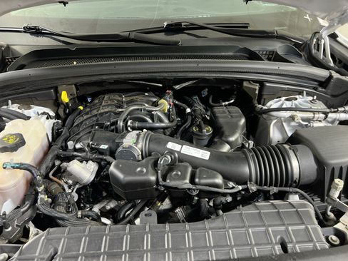 Used 2023 Jeep Grand Cherokee Laredo AWD/4WD image 27