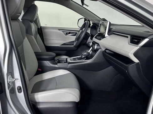 Used 2019 Toyota RAV4 XLE Premium image 32