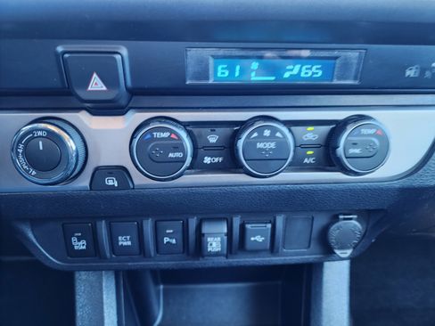 Used 2023 Toyota Tacoma TRD Off-Road image 25