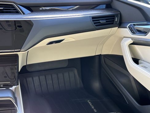 Used 2021 Audi e-tron Premium Plus image 18