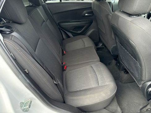 Used 2018 Chevrolet Trax LT w/ LPO, Cargo Package FWD image 16
