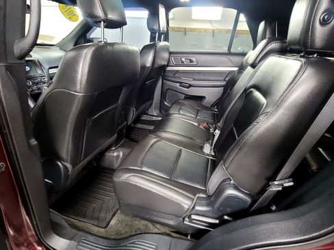 Used 2018 Ford Explorer XLT w/ Equipment Group 202A image 12