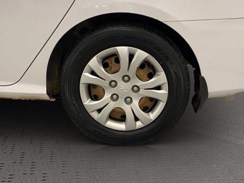 Used 2010 Hyundai Elantra GLS FWD image 38