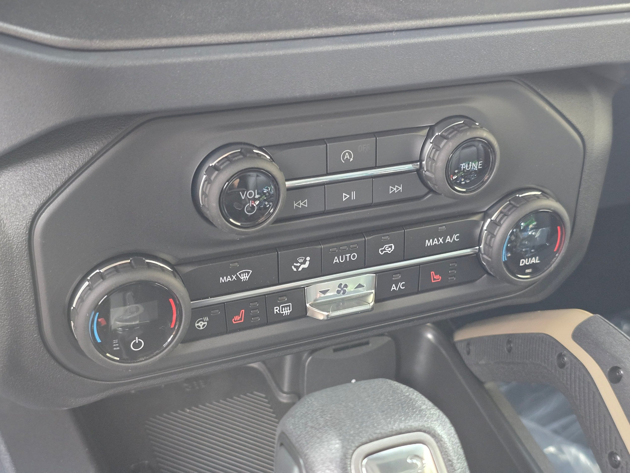 New 2026 Ford Bronco Badlands w/ Sasquatch Package AWD/4WD image 15