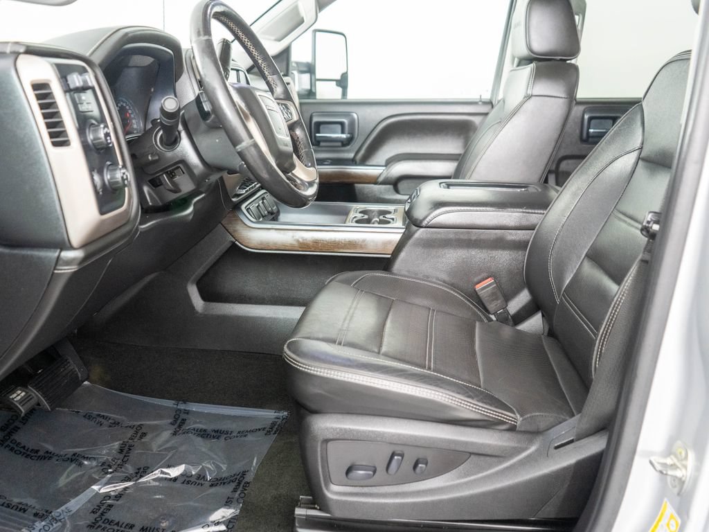 Used 2018 GMC Sierra 2500 Denali w/ Duramax Plus Package AWD/4WD image 10
