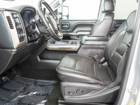 Used 2018 GMC Sierra 2500 Denali w/ Duramax Plus Package AWD/4WD image 10