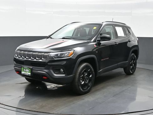 Used 2022 Jeep Compass Trailhawk w/ Sun and Sound Group AWD/4WD image 2