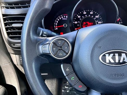Used 2015 Kia Soul + image 23