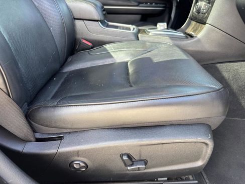 Used 2019 Chrysler 300 Limited image 20