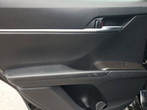 Used 2024 Toyota Camry SE image 12