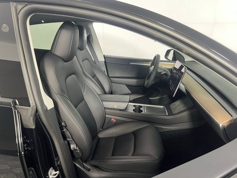 Used 2025 Tesla Model Y Long Range image 30