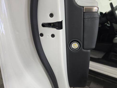 Used 2024 Rivian R1S Adventure AWD/4WD image 30