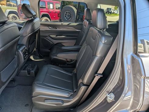 Used 2023 Jeep Grand Cherokee L Limited w/ Luxury Tech Group II AWD/4WD image 13