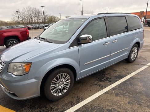 Used 2013 Chrysler Town & Country Touring-L w/ Entertainment Group #2 image 2