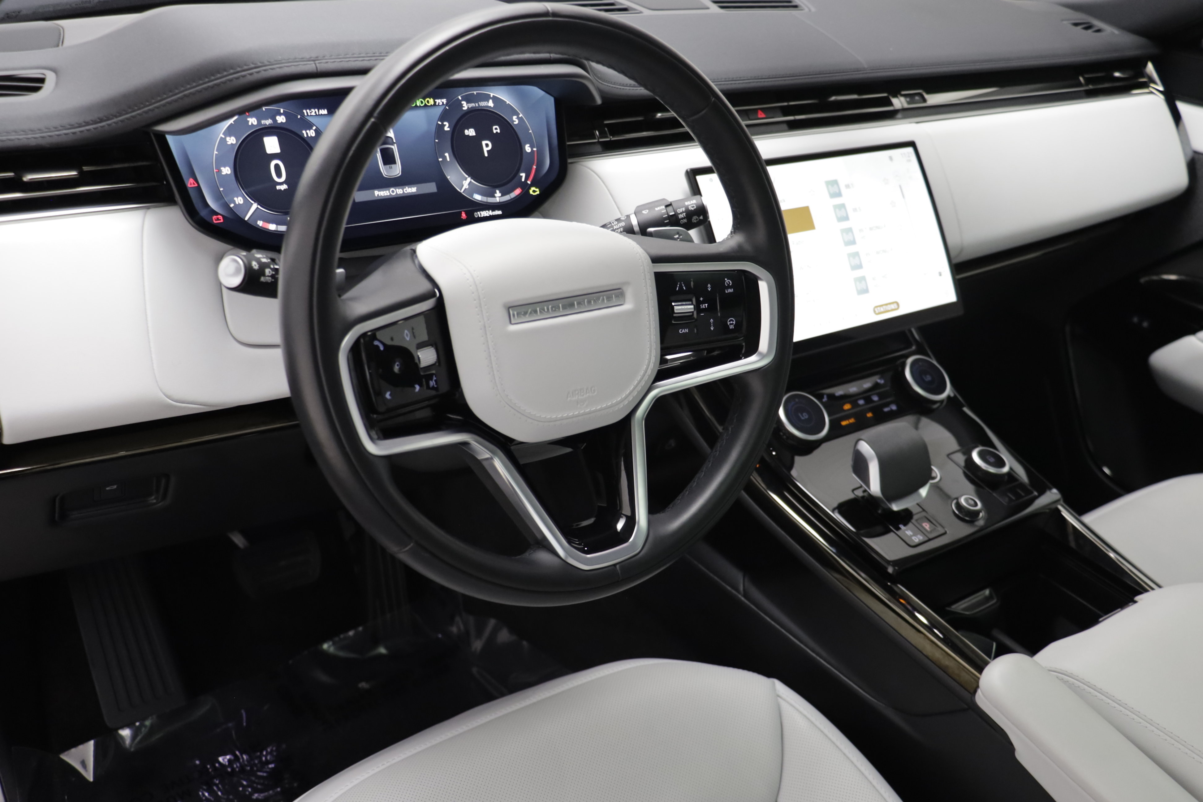 Used 2023 Land Rover Range Rover Sport SE AWD/4WD image 6
