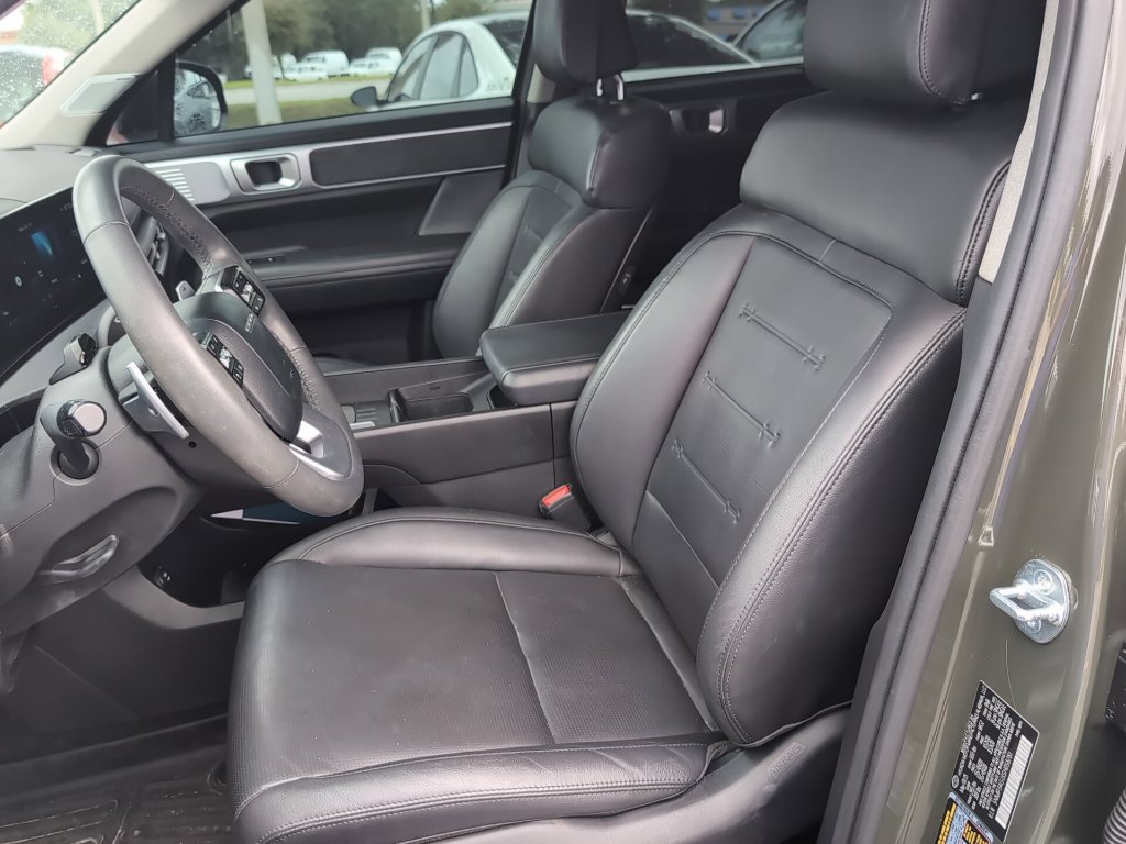 Used 2025 Hyundai Santa Fe Limited FWD image 9