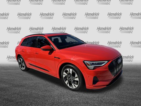 Used 2022 Audi e-tron Premium w/ Convenience Plus Package image 2