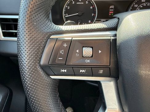 Used 2025 Mitsubishi Outlander SE FWD image 13
