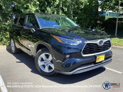 Used 2023 Toyota Highlander LE