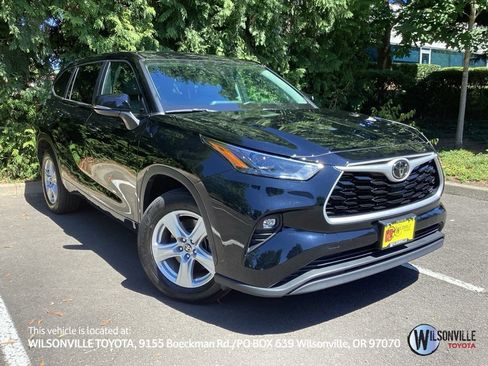Used 2023 Toyota Highlander LE FWD image 1