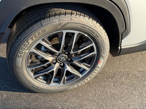 New 2026 Toyota Corolla Cross XLE image 5