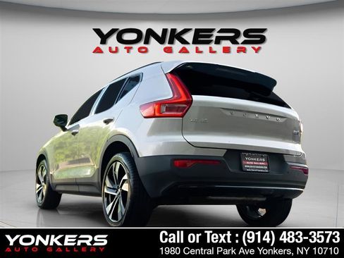 Used 2023 Volvo XC40 B5 Ultimate w/ Protection Package Premier image 5
