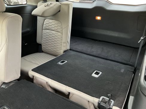 Used 2022 Nissan Pathfinder SV image 17