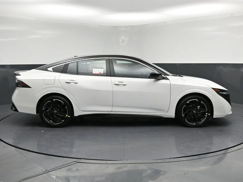 New 2026 Nissan Sentra SR w/ SR Premium Package FWD image 28