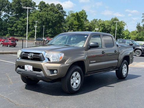 Used 2015 Toyota Tacoma 4x4 Double Cab w/ TRD Off-Road Package image 8