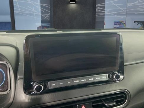 Used 2022 Hyundai Kona Limited AWD/4WD image 23