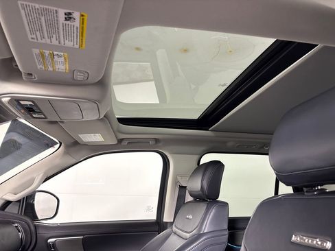 Certified 2025 Ford Expedition Platinum image 36