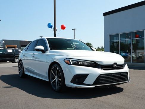 Used 2022 Honda Civic Touring image 3