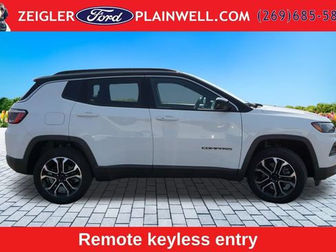 Used 2023 Jeep Compass Limited w/ Sun and Sound Group AWD/4WD image 6