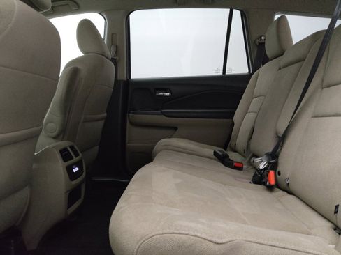 Used 2021 Honda Pilot EX image 18