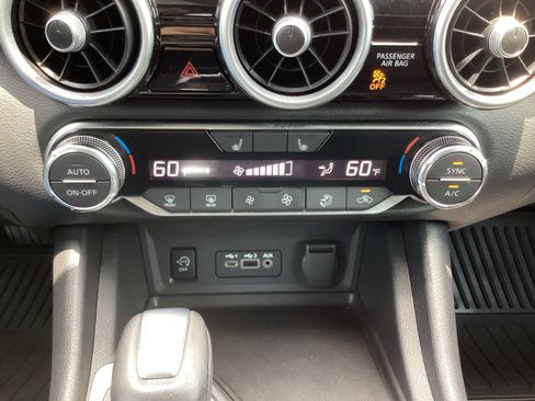 Used 2025 Nissan Sentra SR FWD image 22