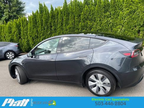 Used 2024 Tesla Model Y Long Range AWD/4WD image 7