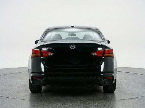 Used 2025 Nissan Altima 2.5 SV image 7