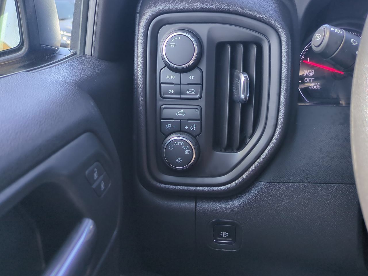 Used 2022 Chevrolet Silverado 1500 Custom AWD/4WD image 17